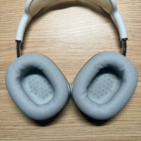 Apple AirPod Max - White with case - Picture 2 of 10